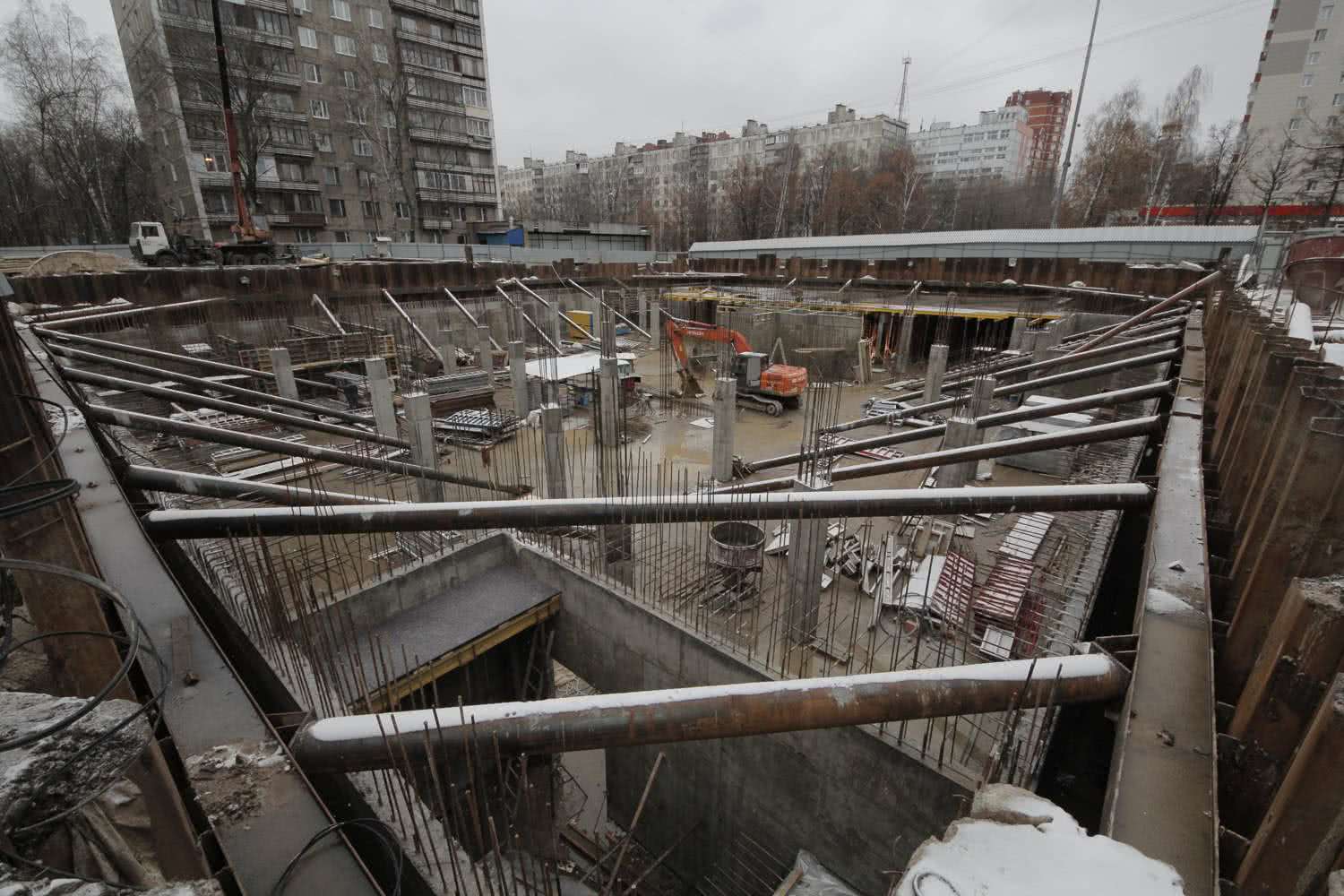 Устройство шпунтового ограждения из шпунта Ларсена методом вибропогружения на объекте строительства административного здания в г. Казань, ул. Байкальская, 42.